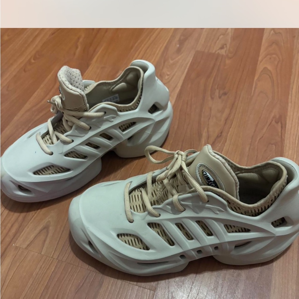 Adidas Beige and Cream Sneakers size 5